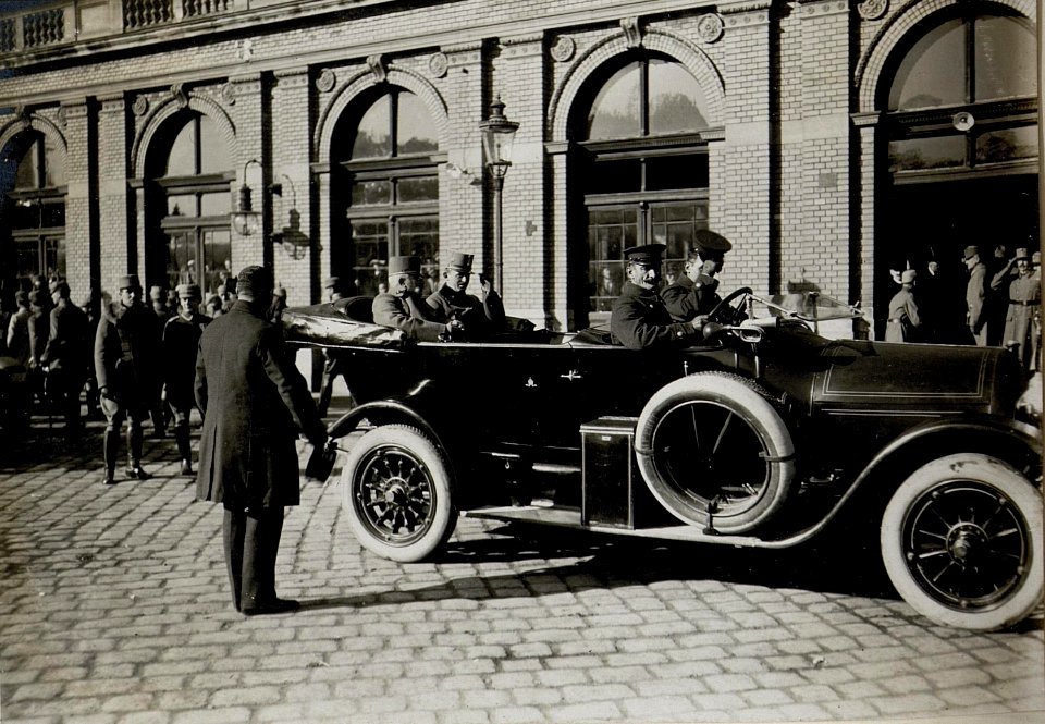 Armeeoberkommandant Erzherzog Friedrich besucht das Heeresgruppenkommando in Cluj-Napoca (Klausenburg, Kolozsvar), 3.11.1916 (BildID 15549096)