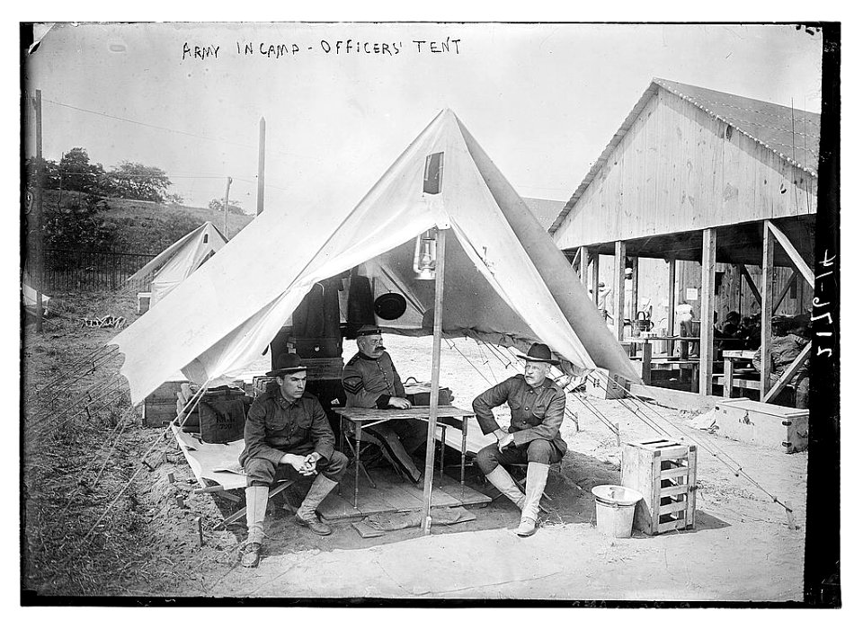 Army in camp - officer's tent LCCN2014689070