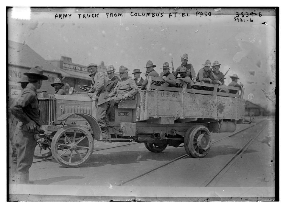 Army truck from Columbus at El Paso LCCN2014702773