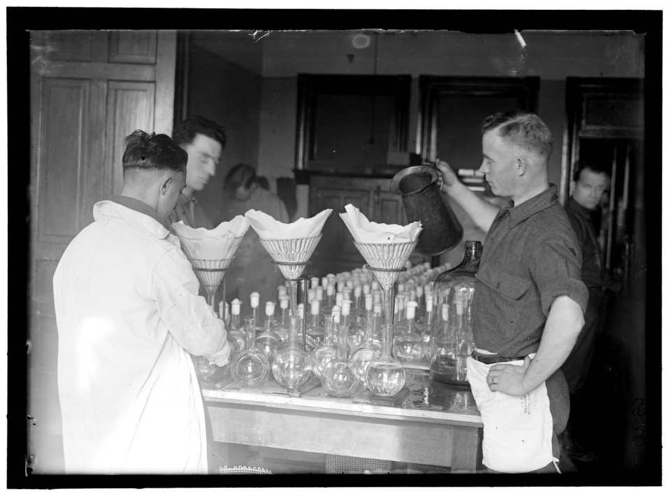 ARMY, U.S. ARMY MEDICAL SCHOOL; TYPHOID VACCINE LCCN2016868641