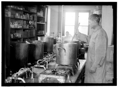 ARMY, U.S. ARMY MEDICAL SCHOOL; TYPHOID VACCINE LCCN2016868644
