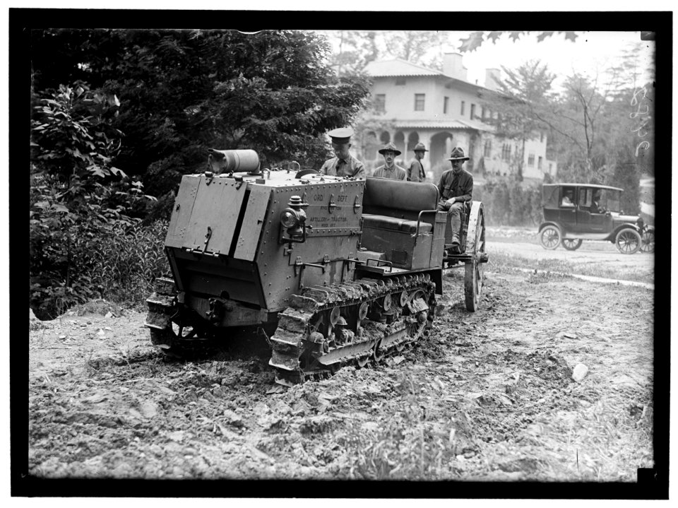 ARMY, U.S. ARTILLERY TRACTOR LCCN2016869267