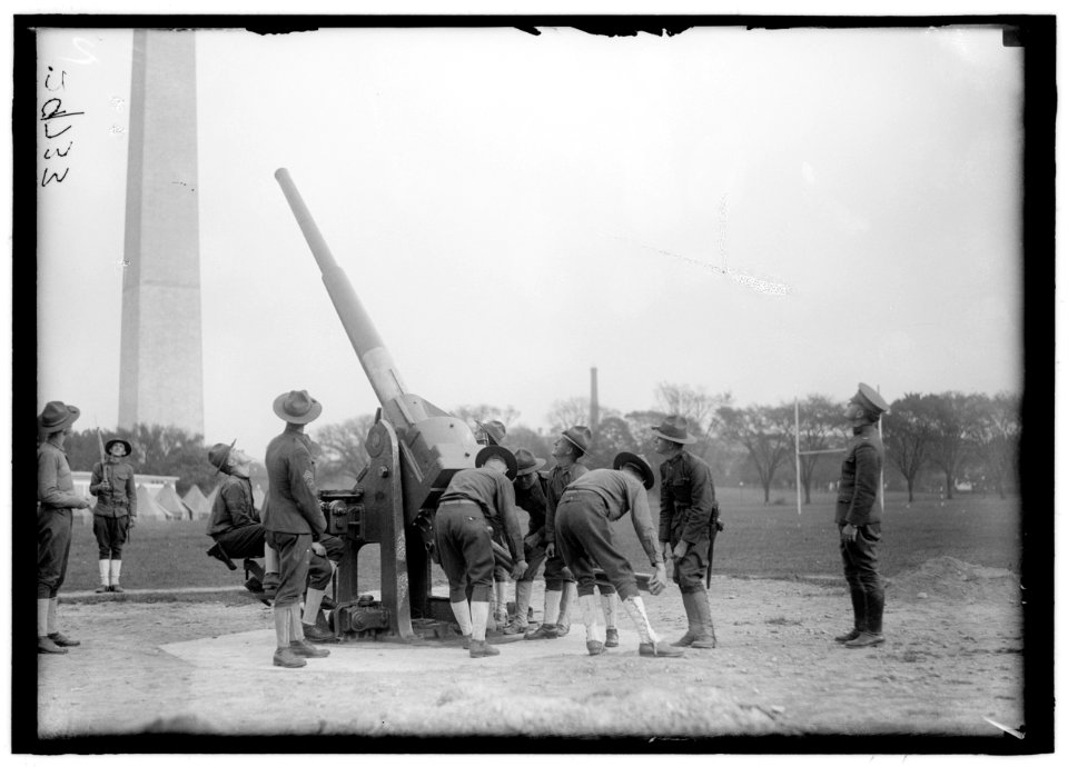 ARMY, U.S. MOTORIZED ANTI-AIRCRAFT GUN LCCN2016869528