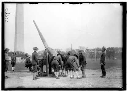ARMY, U.S. MOTORIZED ANTI-AIRCRAFT GUN LCCN2016869528