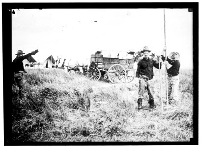 ARMY, U.S. SIGNAL CORPS CONSTRUCTING LINES IN PHILIPPINES LCCN2016866466