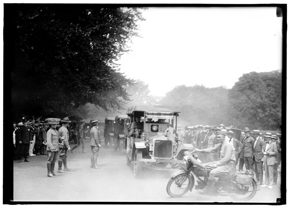 ARMY, U.S. SOLDIERS TO GO AROUND THE WORLD BY MOTOR TRUCK, LEAVING FROM LAFAYETTE PARK LCCN2016870186