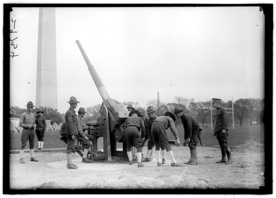 ARMY, U.S. MOTORIZED ANTI-AIRCRAFT GUN LCCN2016869529