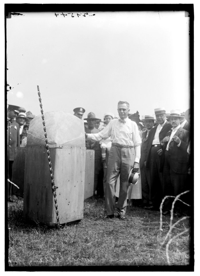 ARMY, U.S. WIRE CUTTING MACHINE WITH INVENTOR, JOHN E. LOGAN LCCN2016869412