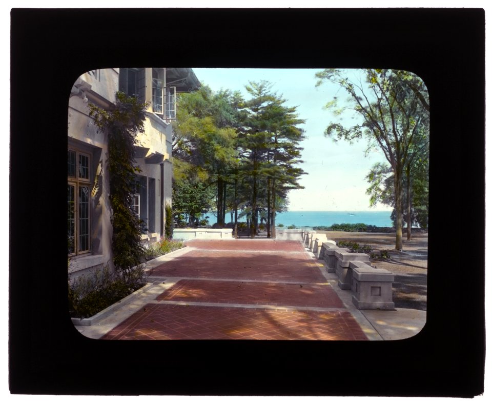 Arnold Schlaet house, Campo Point, Saugatuck, Connecticut. Terrace LCCN2008676069