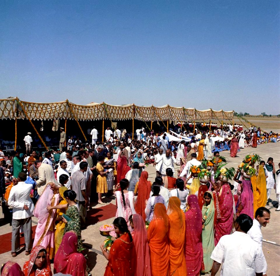 Arrival Ceremony for First Lady Jacqueline Kennedy in Jaipur, India (2)
