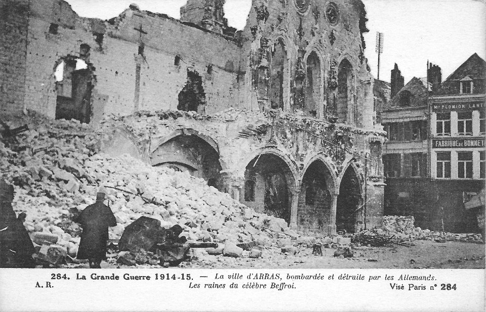 Arras-Les ruines du célèbre beffroi-AR 284