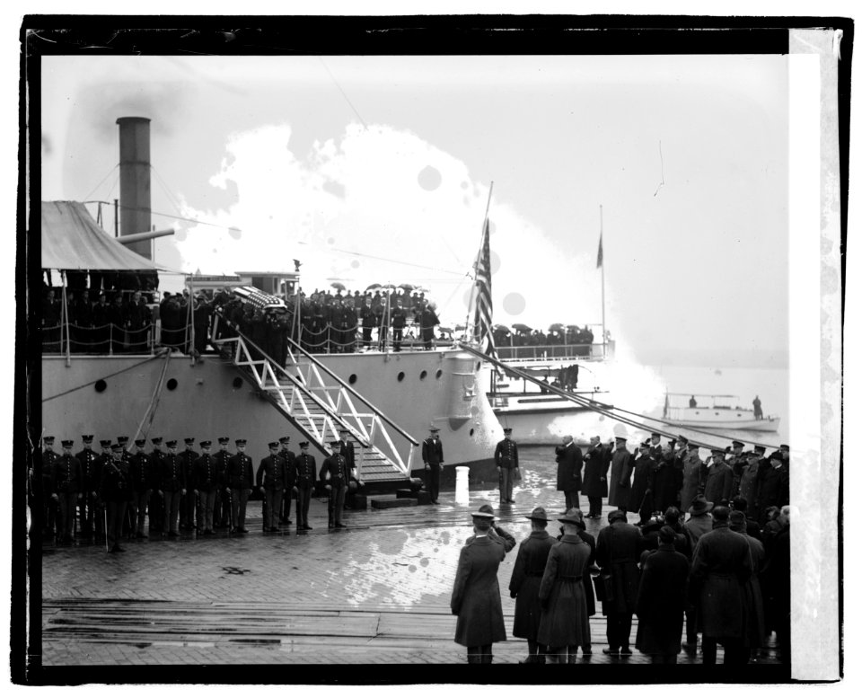 Arrival of body of unknown soldier LOC npcc.05392
