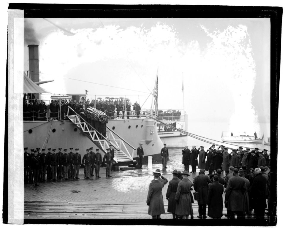 Arrival of body of unknown soldier LOC npcc.05390