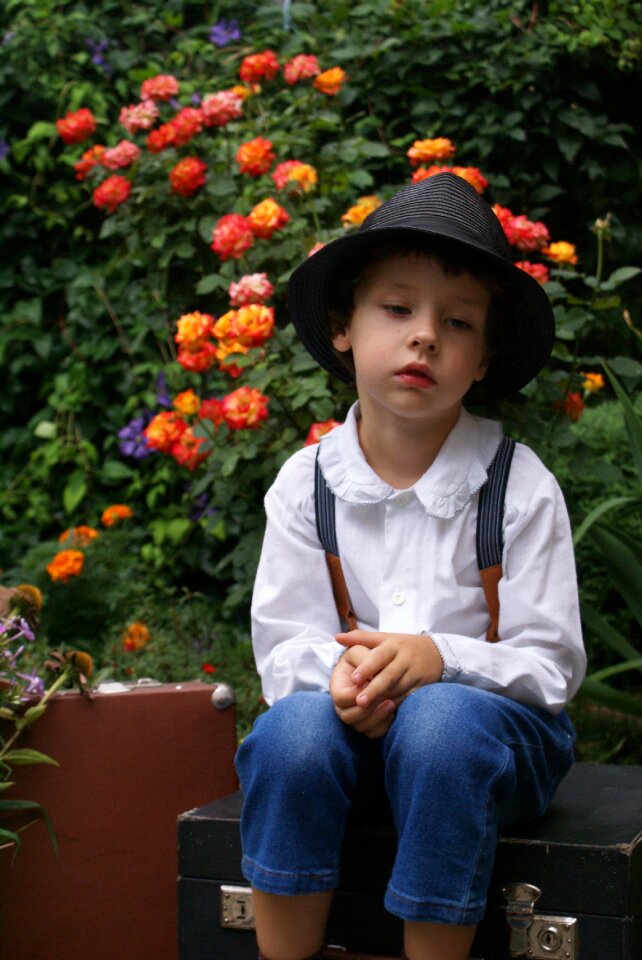 Suitcase hat braces