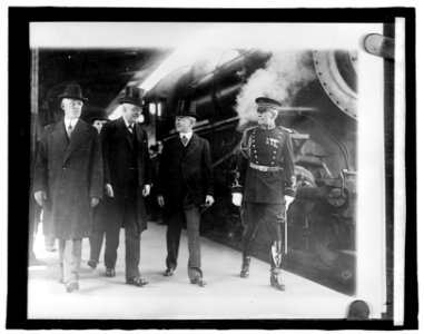 Arrival of the British Commission, 1917 LCCN2016852858