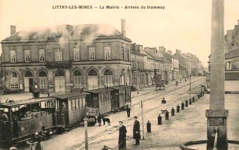 Arrivee-du-tramway-Littry photo
