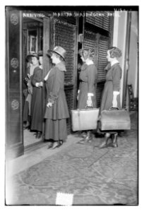 Arriving - Martha Washington Hotel LCCN2014704367
