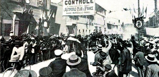 Arrivée à Marseille d'Émile Mayade, lors du Paris-Marseille-Paris 1896