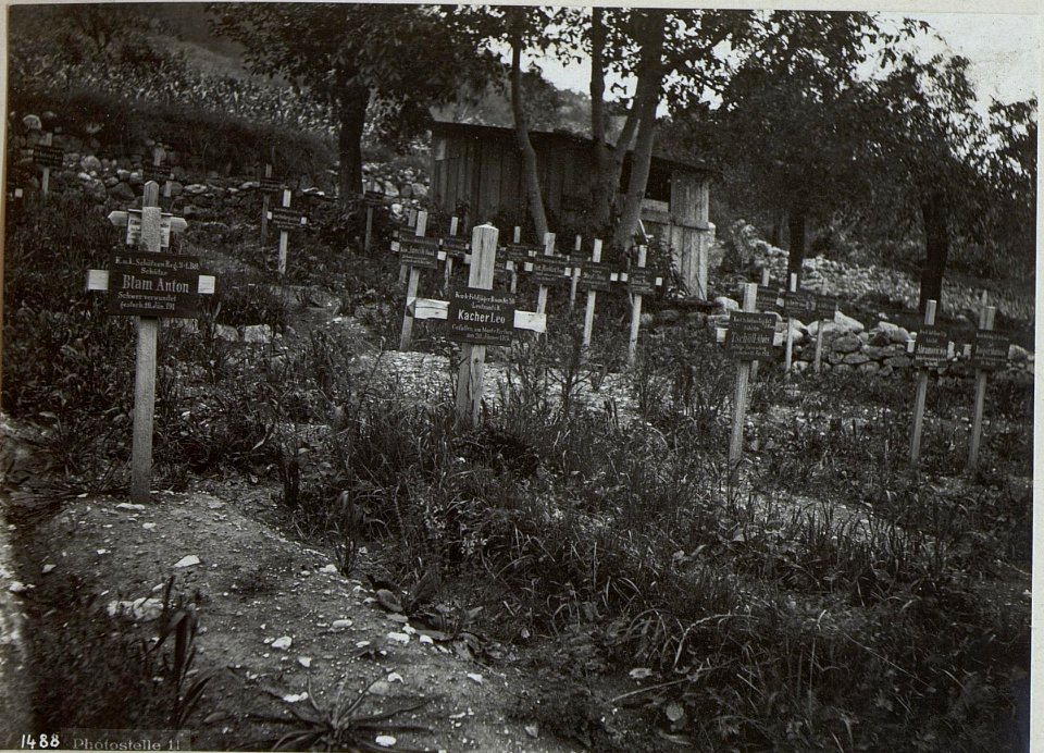Arten. Heldenfriedhof. (BildID 15644050)