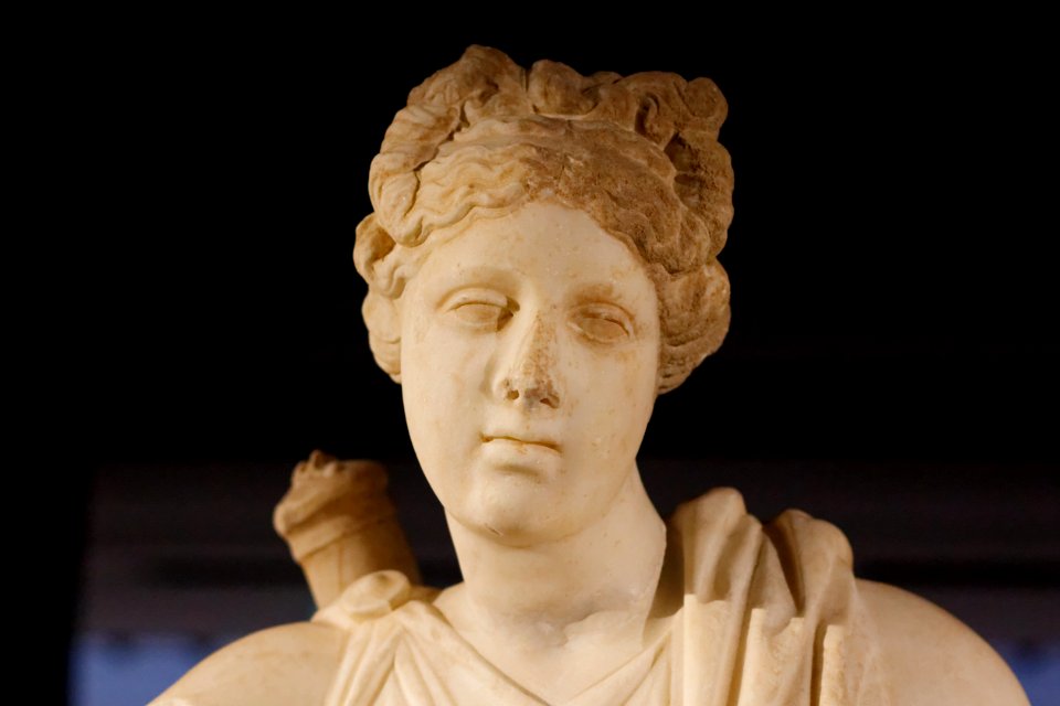 Artemis Louvre Ma2906 n14