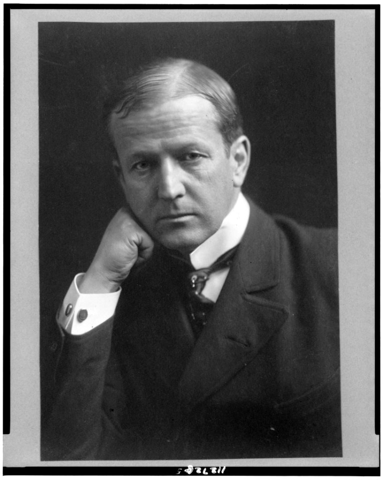 Arthur Brisbane, head-and-shoulders portrait, facing slightly left, right hand under jaw LCCN95500970