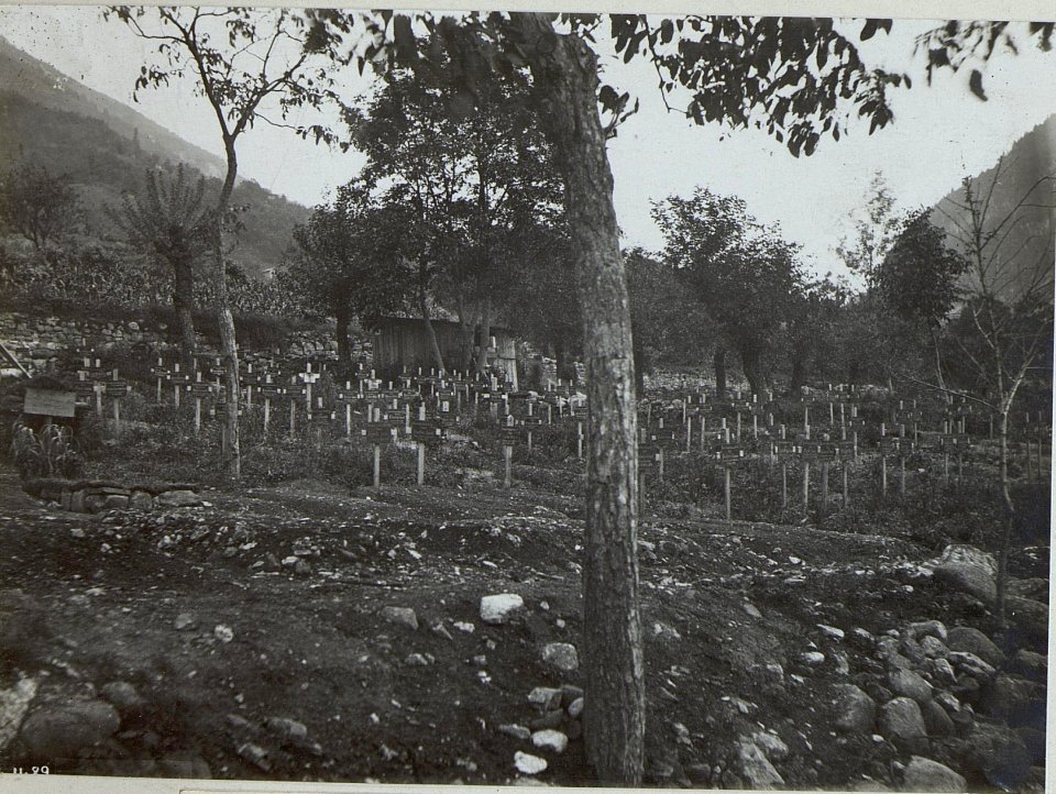 Arten. Heldenfriedhof. (BildID 15644058)