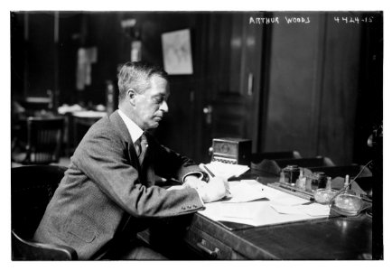 Arthur Woods LCCN2014705963