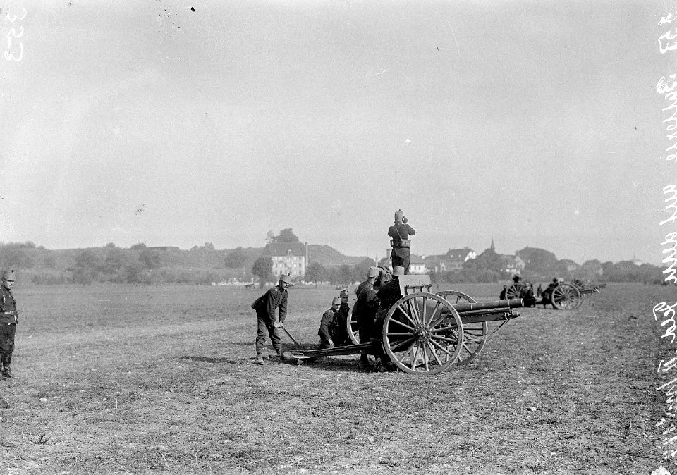 Artillerie bei der Gefechtsausbildung - CH-BAR - 3237406