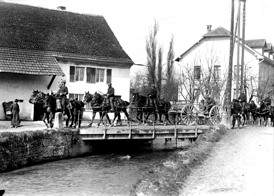 Artillerie auf dem Marsch - CH-BAR - 3238392