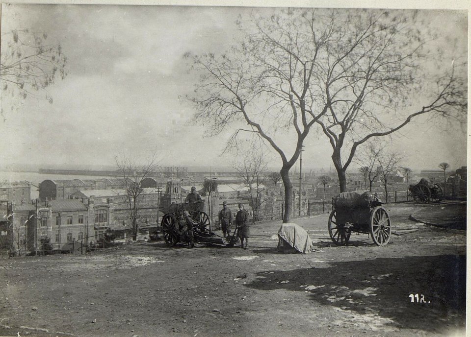 Artillerie in Feuerstellung am Strande (BildID 15665699)