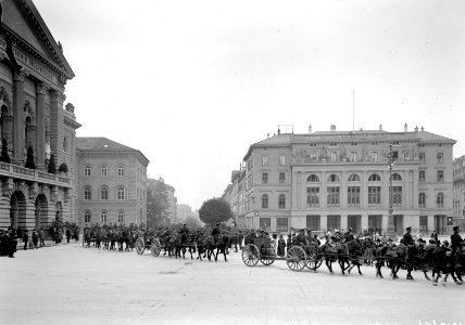 Artillerie auf dem Bundesplatz - CH-BAR - 3237693