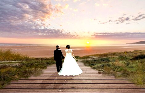 Groom away dunes photo