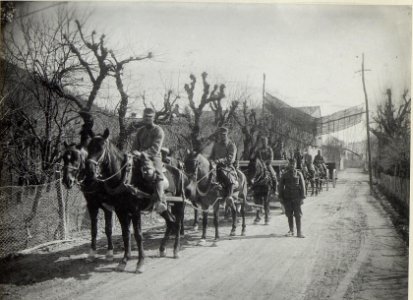 Artillerie beim Marsch, Strasse b. Possome. (BildID 15668060)