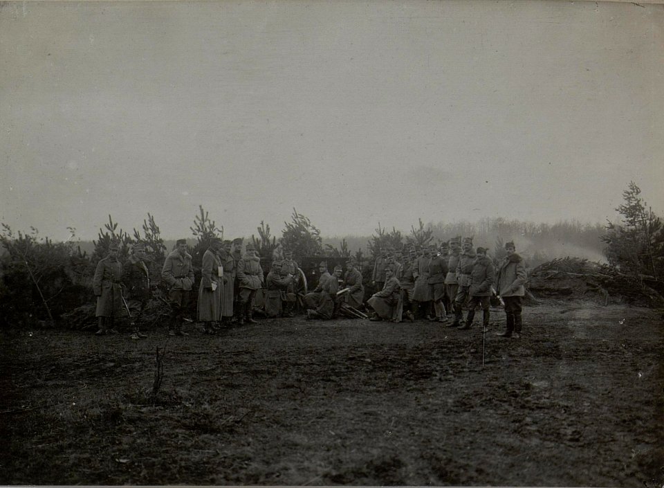 Artillerieregiment 13 in der Stellung gegen Kumau-Karpilowka, aufgenommen am 12. Dezember 1915 (BildID 15455842)