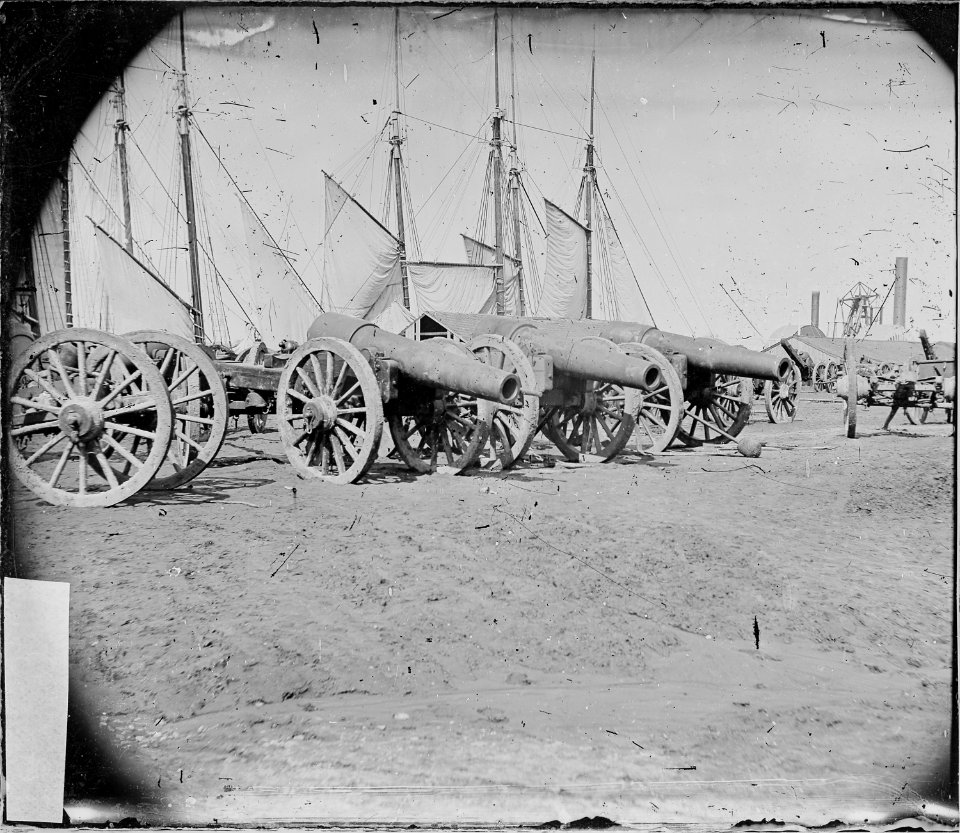 Artillery (heavy guns) - NARA - 530312