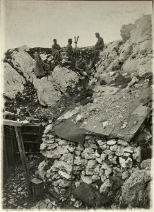 Artilleriebecbachter am ROMBON. Aufgenommen am 23. Juli 1916. (BildID 15478430)