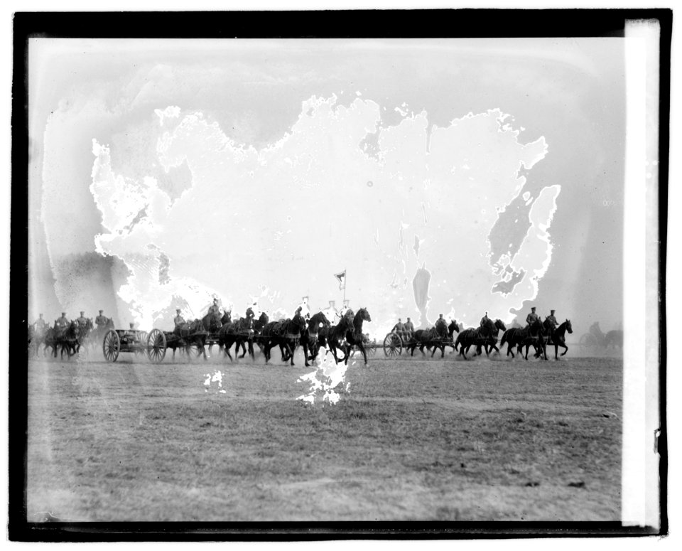 Artillery drill, Ft. Meyer LCCN2016828937