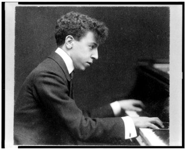 Artur Rubinstein, half-length portrait, seated at piano, facing right LCCN93517459