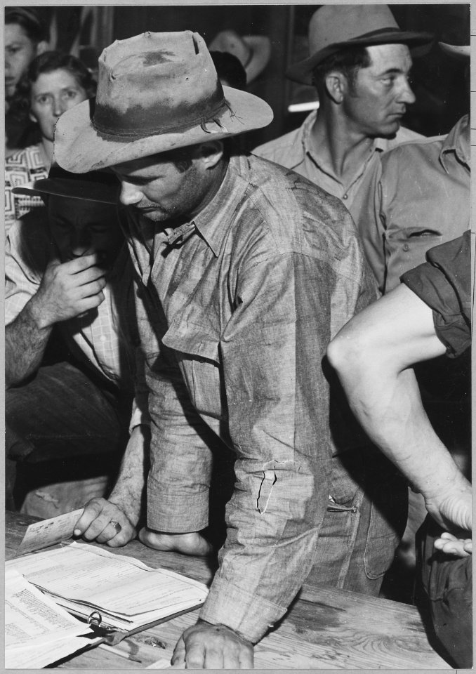 Arvin, Kern County, California. ... Head of rural family asking questions regarding the size of his . . . - NARA - 521654