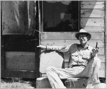 Arvin, Kern County, California. One of a community of shacks in the subdivided orchard rented to agr . . . - NARA - 521659