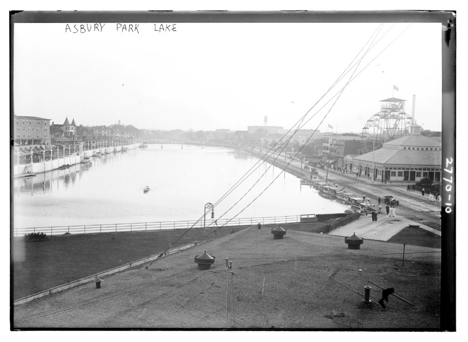 Asbury Park Lake LCCN2014693662