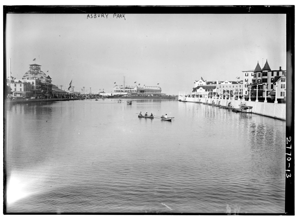Asbury Park Lake LCCN2014693665