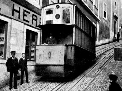 Ascensor do Lavra em 1909, foto de Joshua Benoliel