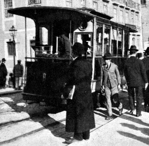 Ascensor da Estrela em 1909, foto de Joshua Benoliel