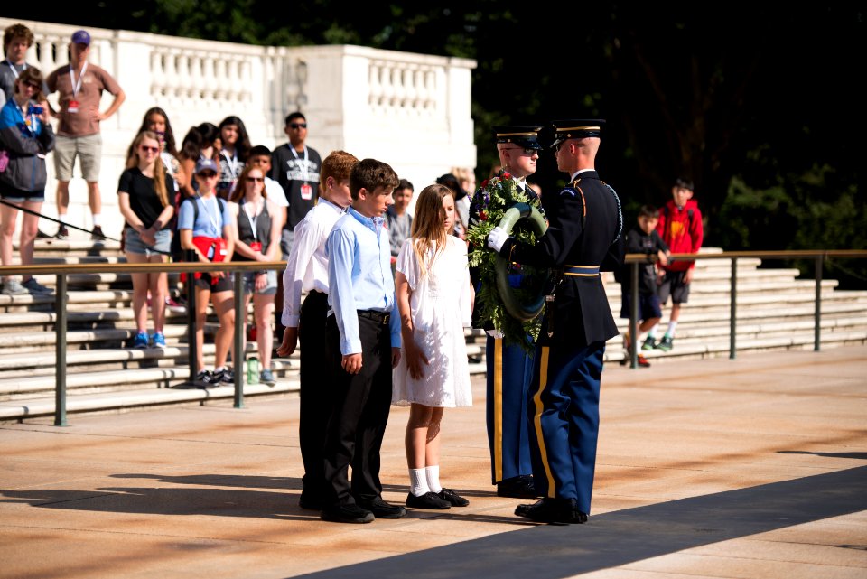 Ashland Middle School lays a wreath at the Tomb of the Unknown Soldier in Arlington National Cemetery, June 20, 2016, in Arlington, Va. (27188663354)