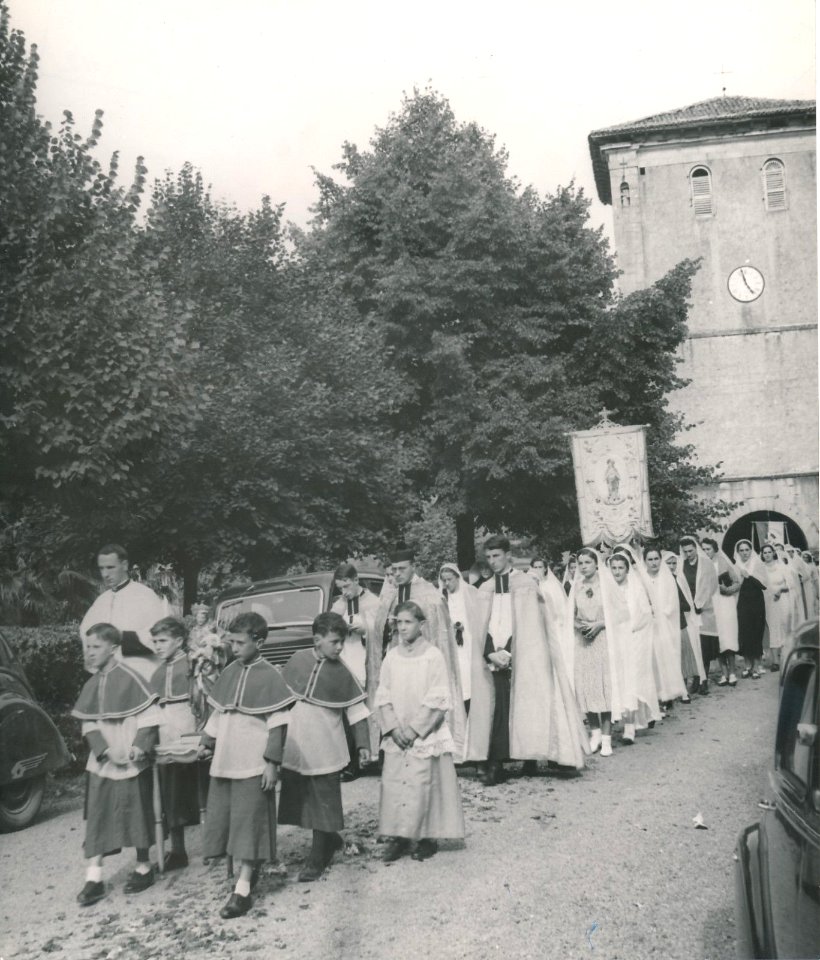 Ascain procession