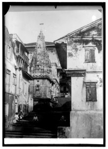 Asia. India, Bombay. Walkeshivar Mirryelldaso Temple LCCN2016820977