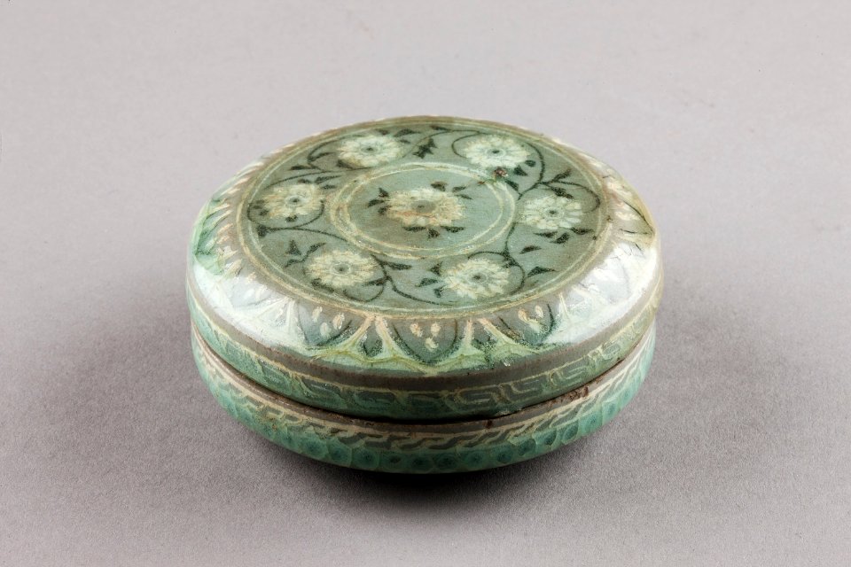 Ask med lock Korai-dynastin - Hallwylska museet - 96211