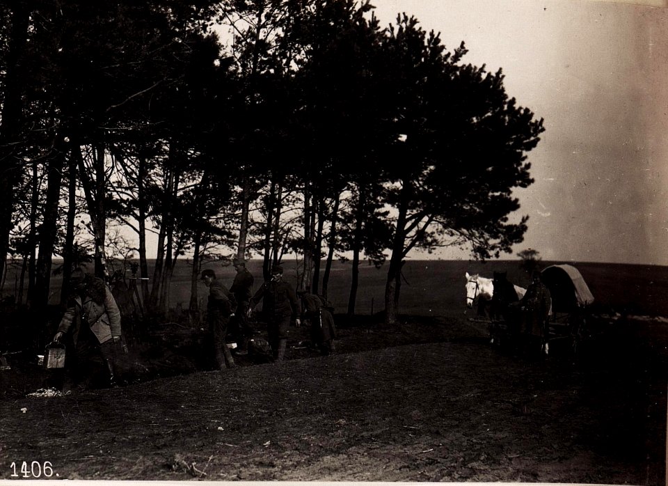 Ass.Löwy bei der Arbeit in Batijow, (Kriegsvermessung.Nr, 4.) (Rast.) 1-III.1918. (BildID 15712872)