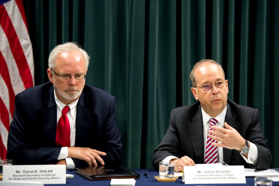 Assistant Secretaries Russel and Shear Address Media in Tokyo - Flickr - East Asia and Pacific Media Hub (2)